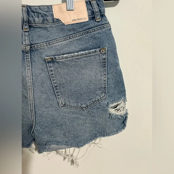 Zara Trafaluc Lips Patch Distressed Denim Shorts US 6 - Picture 7 of 8
